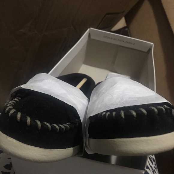 Women's Minnetonka Newport black PRICE IS FIRM - Picture 8 of 8